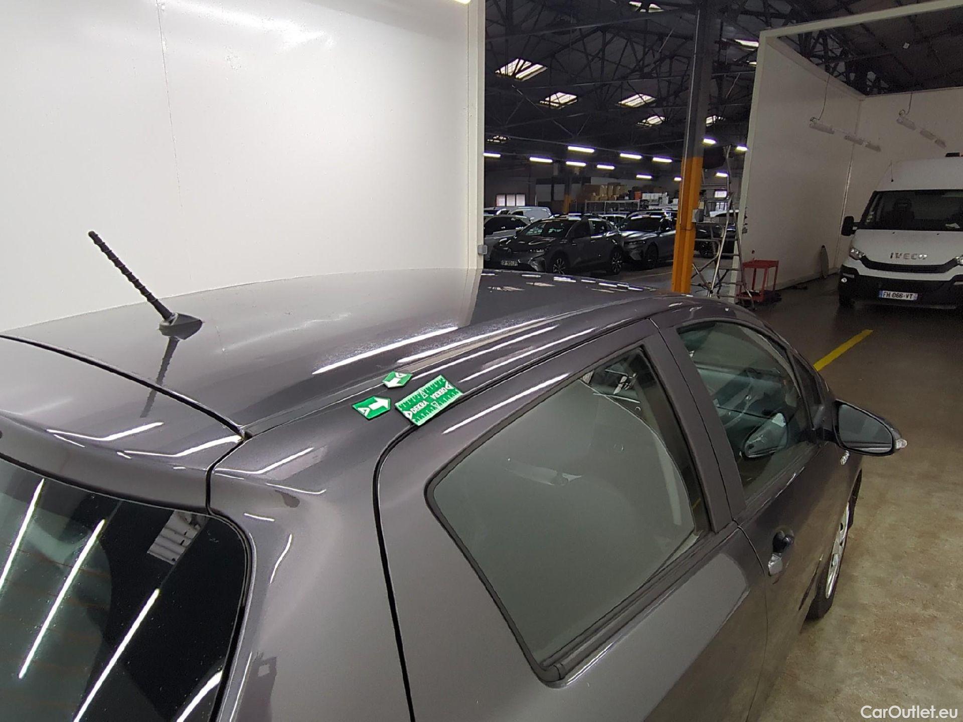  Toyota  Yaris TOYOTA  Hybride 5p Berline 1.5 VVT-I HYBRID France Business #17