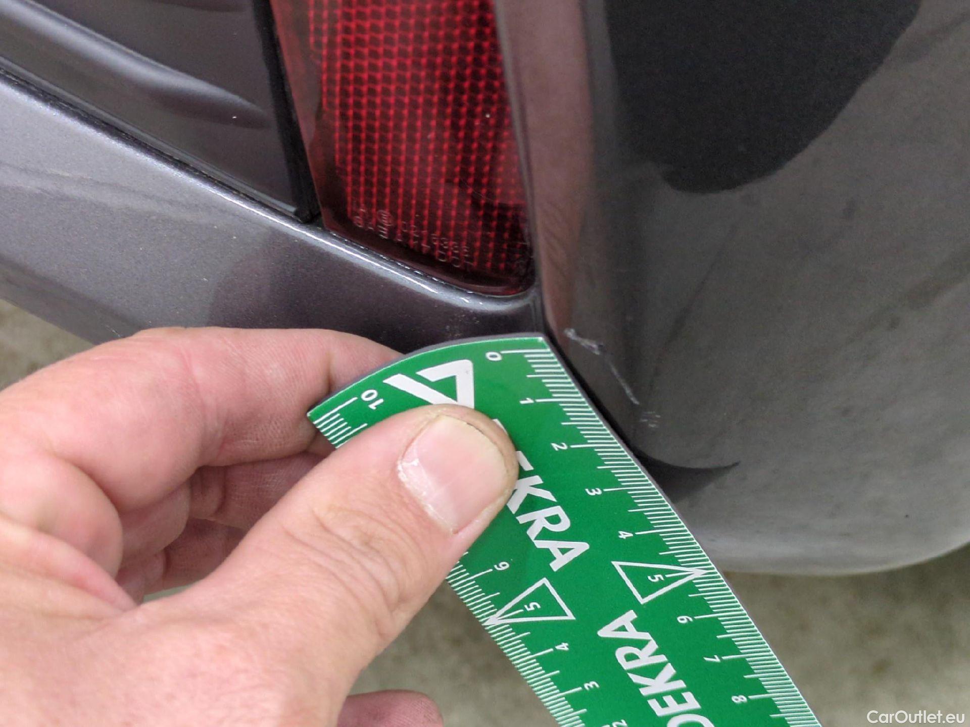  Toyota  Yaris TOYOTA  Hybride 5p Berline 1.5 VVT-I HYBRID France Business #20