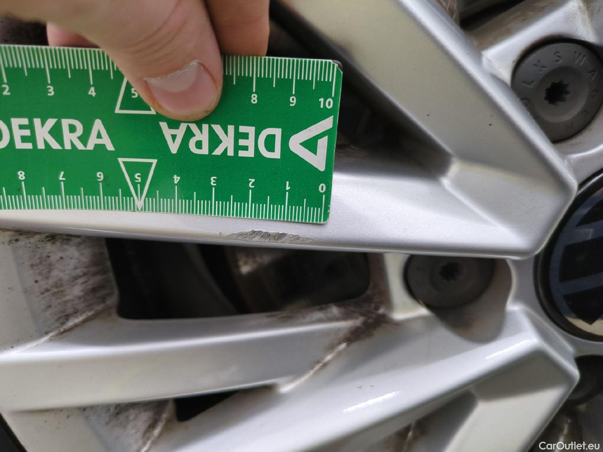  Volkswagen  T-ROC  Life Plus 2.0 TDI 115CV BVM6 E6d #6