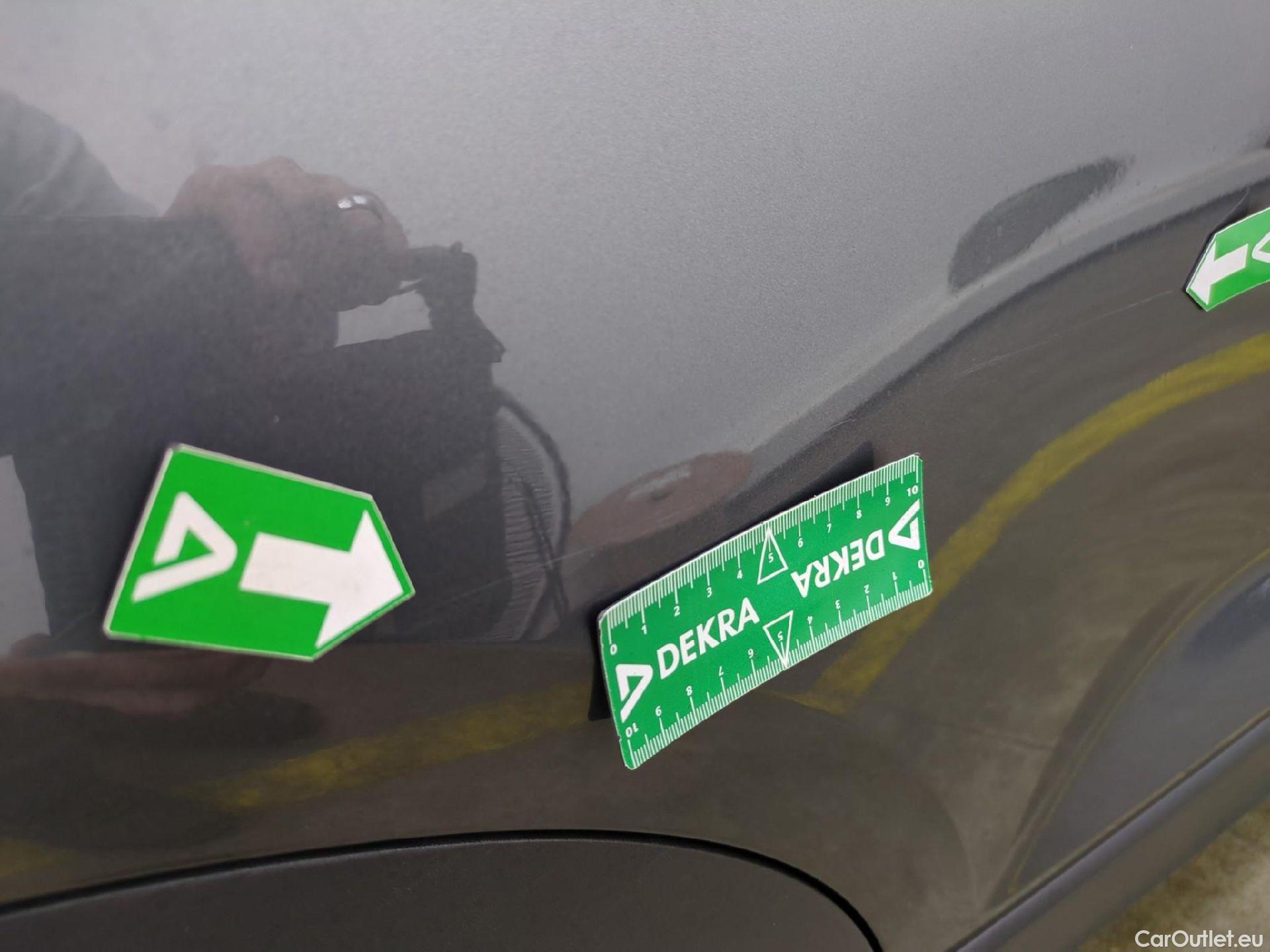  Volkswagen  T-ROC  Life Plus 2.0 TDI 115CV BVM6 E6d #16