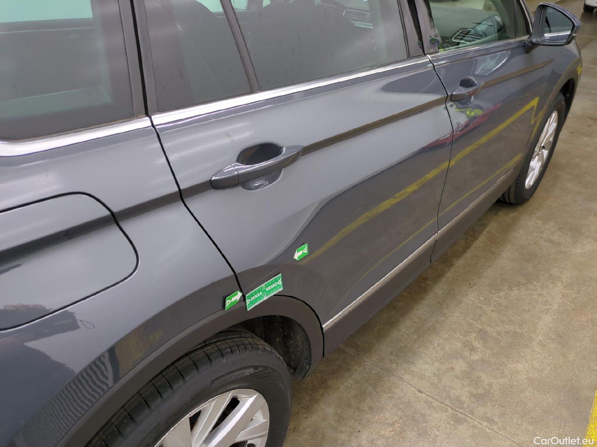  Volkswagen  Tiguan VOLKSWAGEN  / 2020 / 5P / SUV 1.4 eHybrid 245 DSG6 Elegance #9