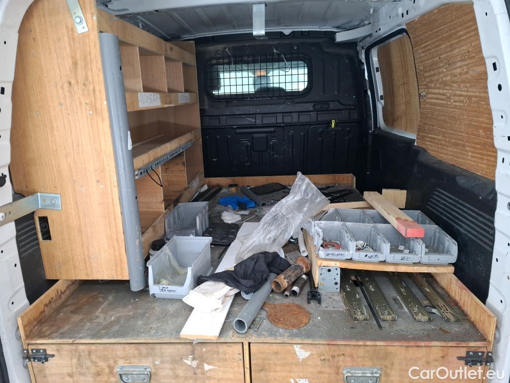  Peugeot  Partner PEUGEOT  / 2018 / 4P / Fourgonnette BHDI 100 S&S 100 S&S 1000KG STD ASPHALT #13