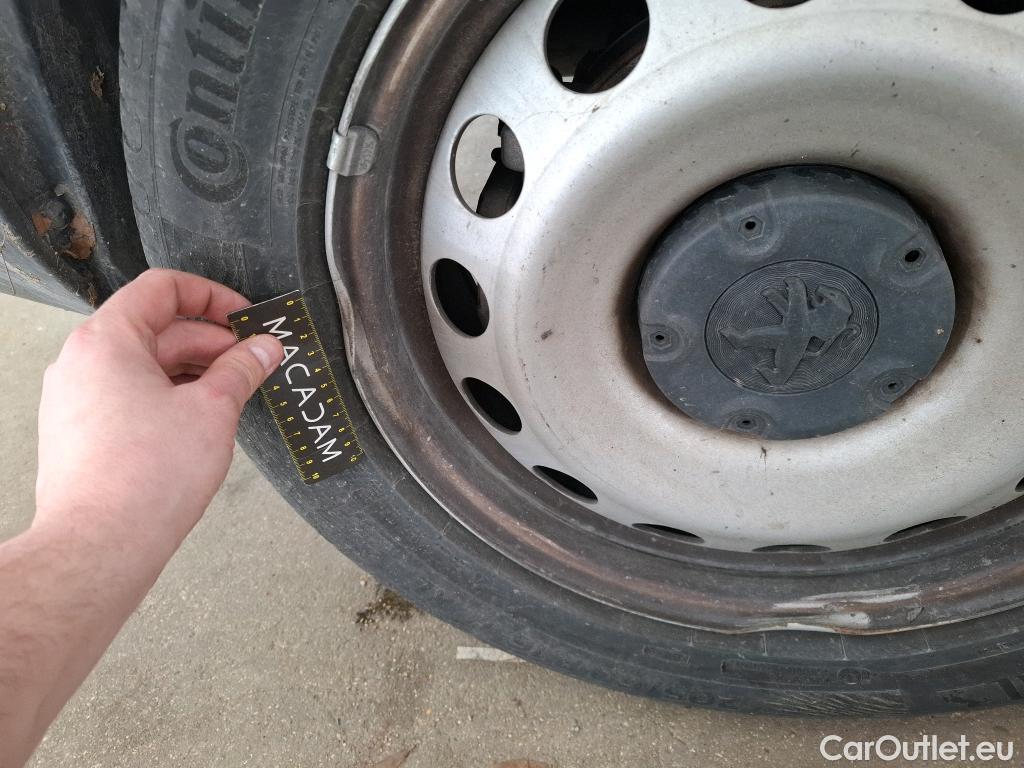  Peugeot  Partner PEUGEOT  / 2018 / 4P / Fourgonnette BHDI 100 S&S 100 S&S 1000KG STD ASPHALT #7