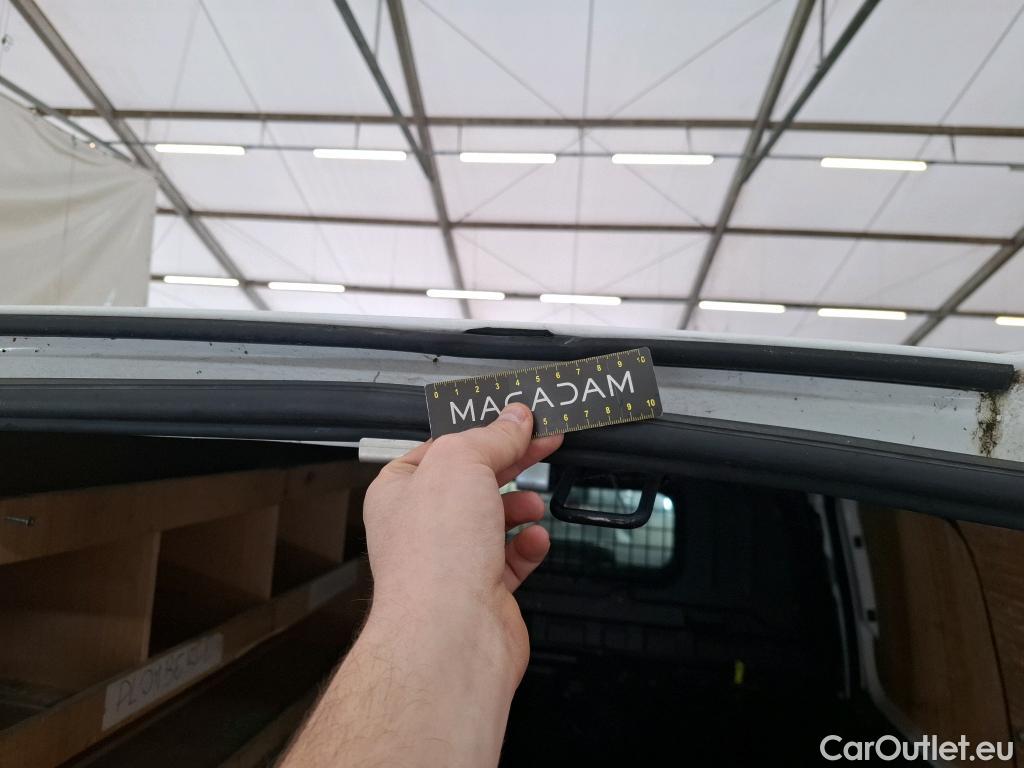  Peugeot  Partner PEUGEOT  / 2018 / 4P / Fourgonnette BHDI 100 S&S 100 S&S 1000KG STD ASPHALT #26