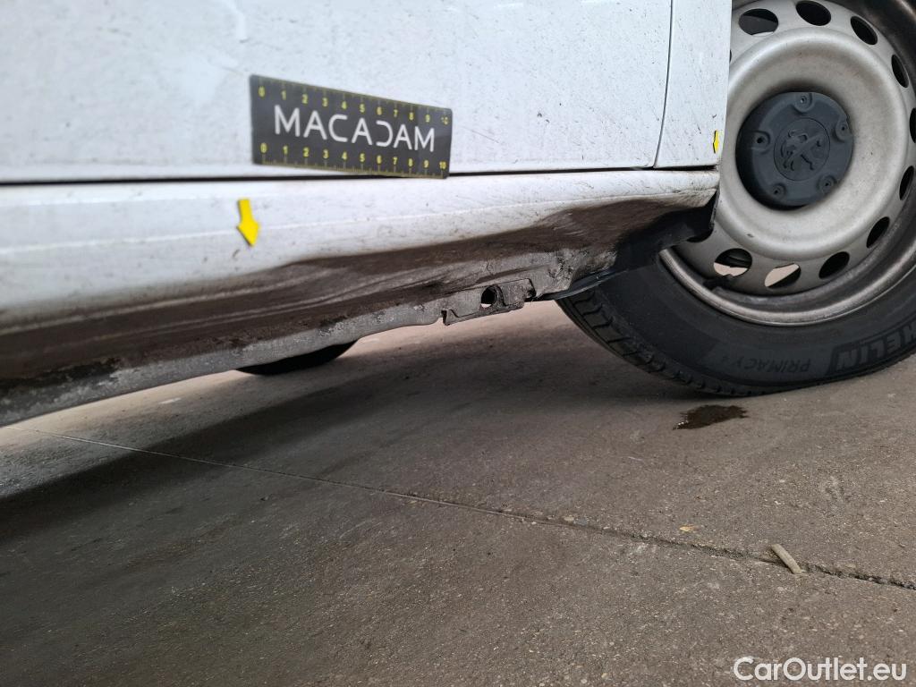  Peugeot  Partner PEUGEOT  / 2018 / 4P / Fourgonnette BHDI 100 S&S 100 S&S 1000KG STD ASPHALT #3