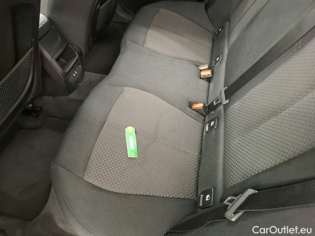  Bmw  Serie 1 BMW Série 1 / 2019 / 5P / Berline 116i Business Design #1