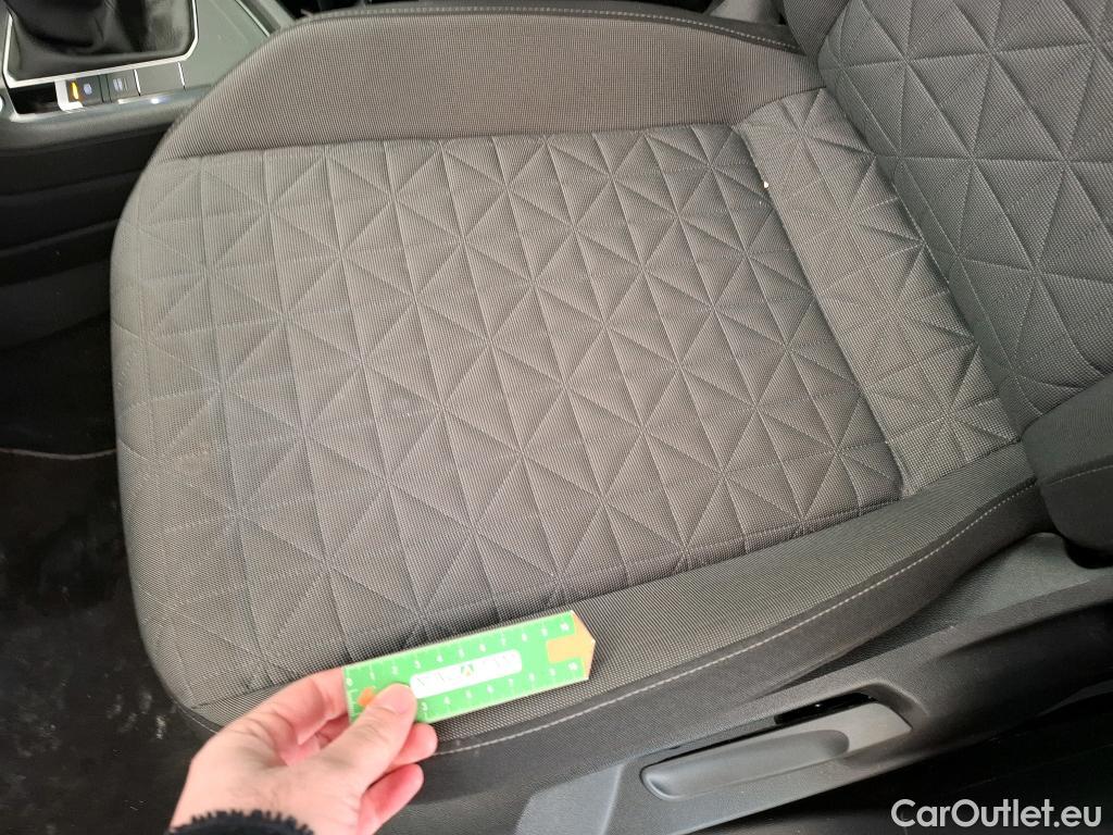  Volkswagen  Tiguan VOLKSWAGEN  / 2020 / 5P / SUV 1.5 TSI 150 DSG7 LIFE BUSI #38