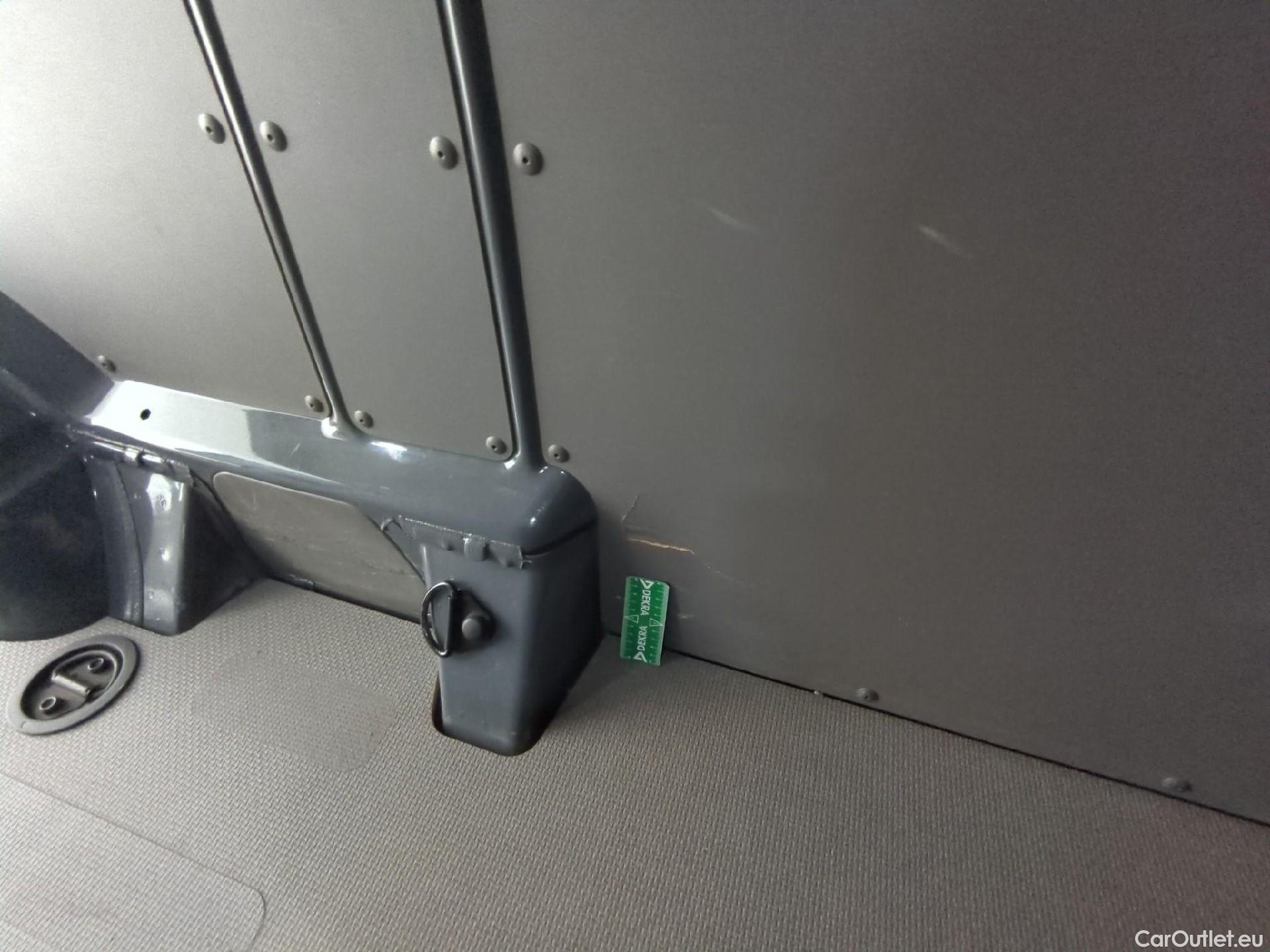  Volkswagen  Transporter VOLKSWAGEN  VU 4p Fourgon 2.0 TDi 150 L2H1 Business Line #5