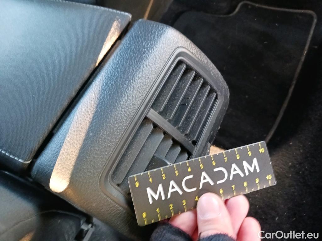  Volkswagen  Golf  VOLKSWAGEN / 2016 / 5P / berlina con portón Last Edition 1.6 TDI 85kW (115CV) #9