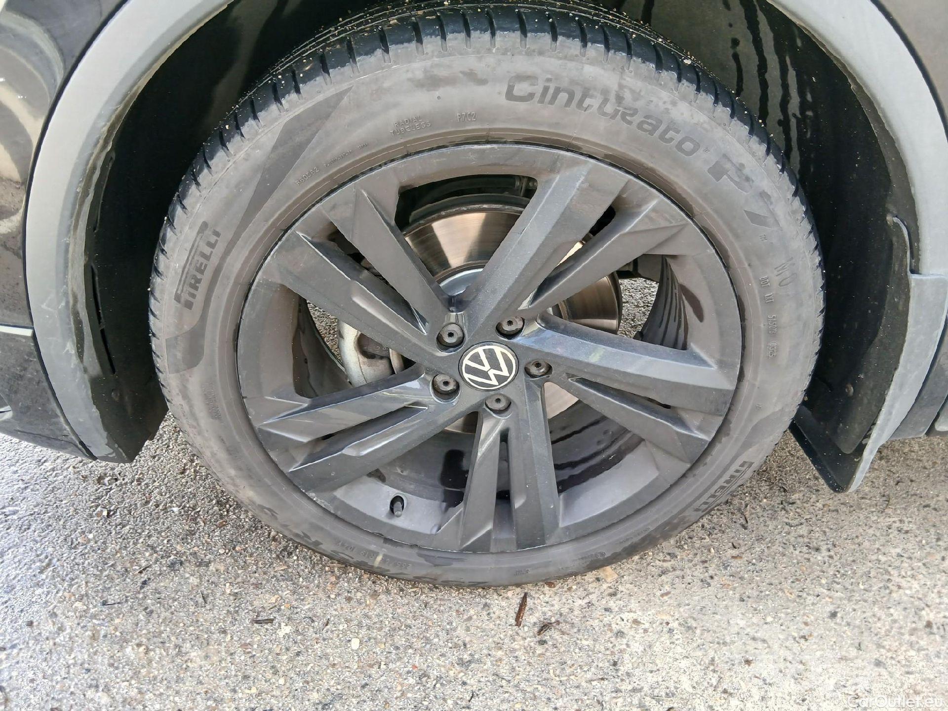  Volkswagen  Tiguan VOLKSWAGEN  / 2020 / 5P / todoterreno R-Line 2.0 TDI 110kW (150CV) DSG #9