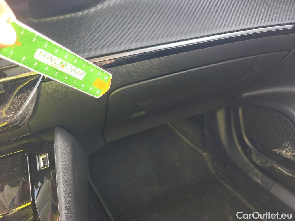  Peugeot  2008 PEUGEOT  / 2019 / 5P / todoterreno Allure BlueHDI 81kW (110CV) #9