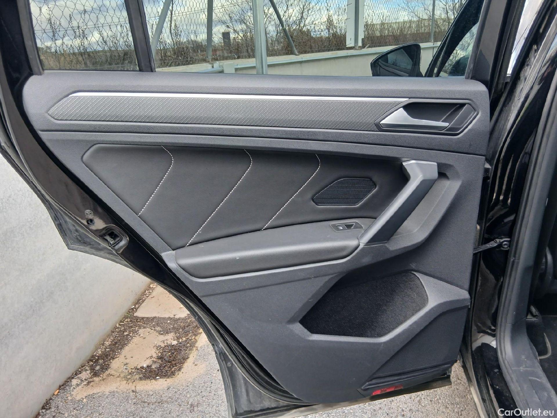  Volkswagen  Tiguan VOLKSWAGEN  / 2020 / 5P / todoterreno R-Line 2.0 TDI 110kW (150CV) DSG #23