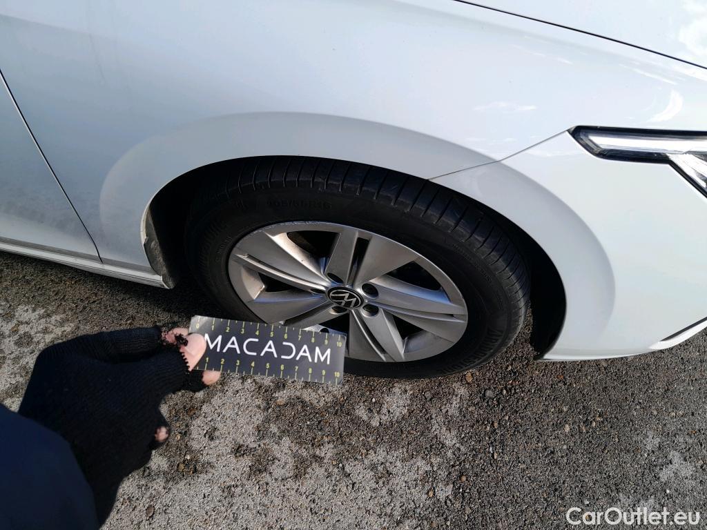  Volkswagen  Golf  VOLKSWAGEN / 2020 / 5P / berlina con portón Life 2.0 TDI 85kW (115CV) #6