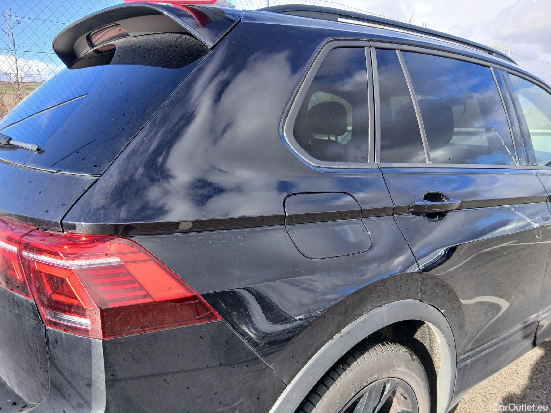  Volkswagen  Tiguan VOLKSWAGEN  / 2020 / 5P / todoterreno R-Line 2.0 TDI 110kW (150CV) DSG #42