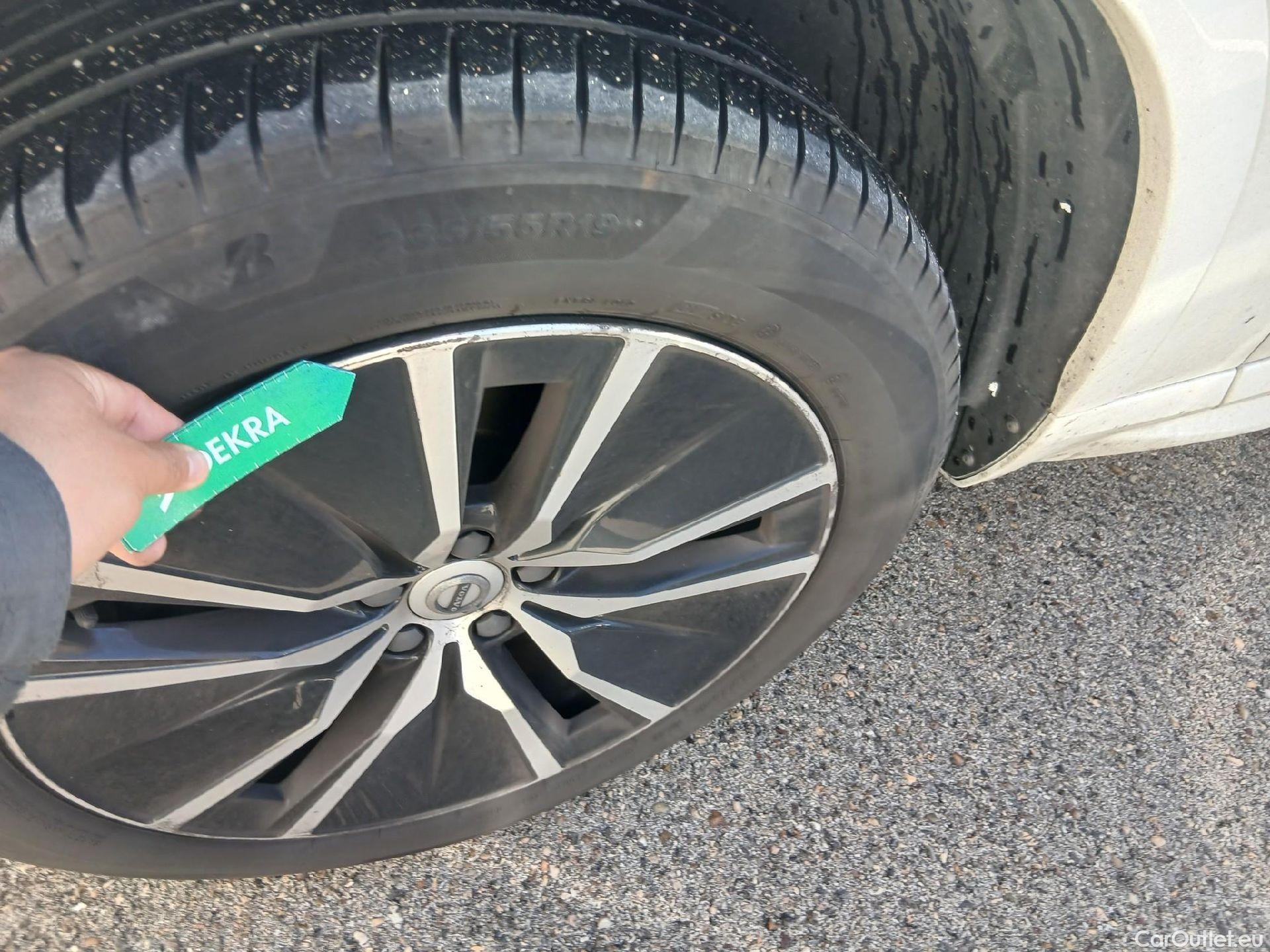  Volvo  XC90 VOLVO  / 2019 / 5P / todoterreno 2.0 B5 D AWD Momentum Pro Auto #4