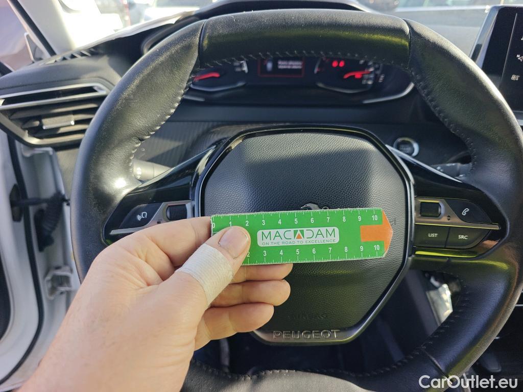  Peugeot  2008 PEUGEOT  / 2019 / 5P / todoterreno Allure BlueHDI 81kW (110CV) #20