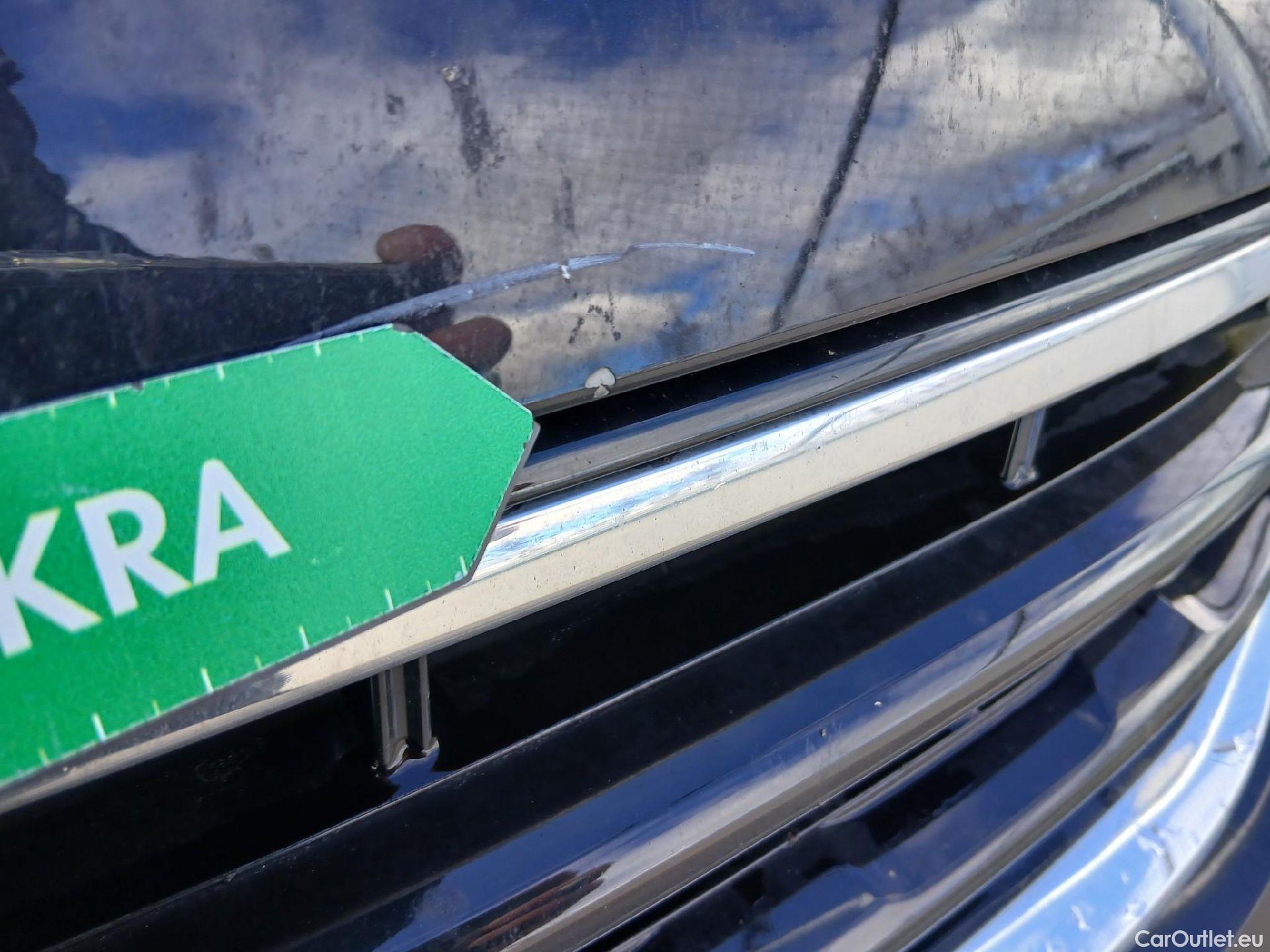  Volkswagen  Tiguan VOLKSWAGEN  / 2020 / 5P / todoterreno R-Line 2.0 TDI 110kW (150CV) DSG #2