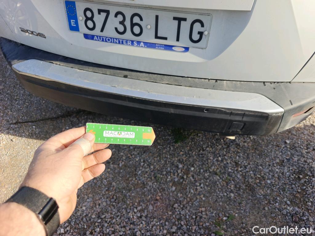  Peugeot  2008 PEUGEOT  / 2019 / 5P / todoterreno Allure BlueHDI 81kW (110CV) #25