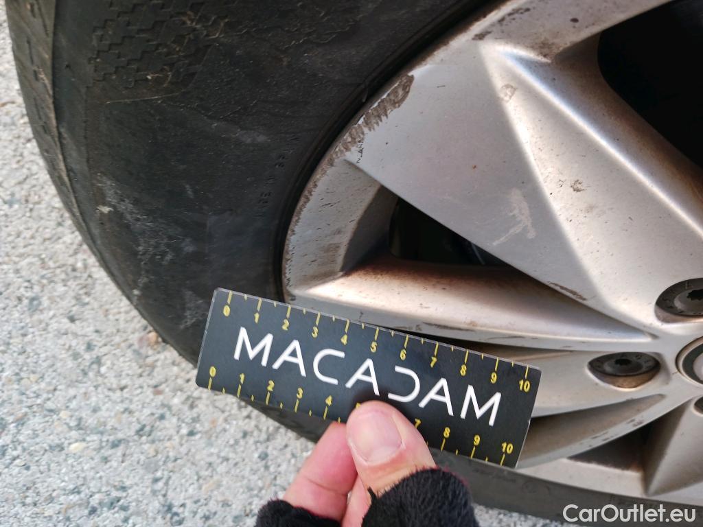  Volkswagen  Golf  VOLKSWAGEN / 2016 / 5P / berlina con portón Last Edition 1.6 TDI 85kW (115CV) #7