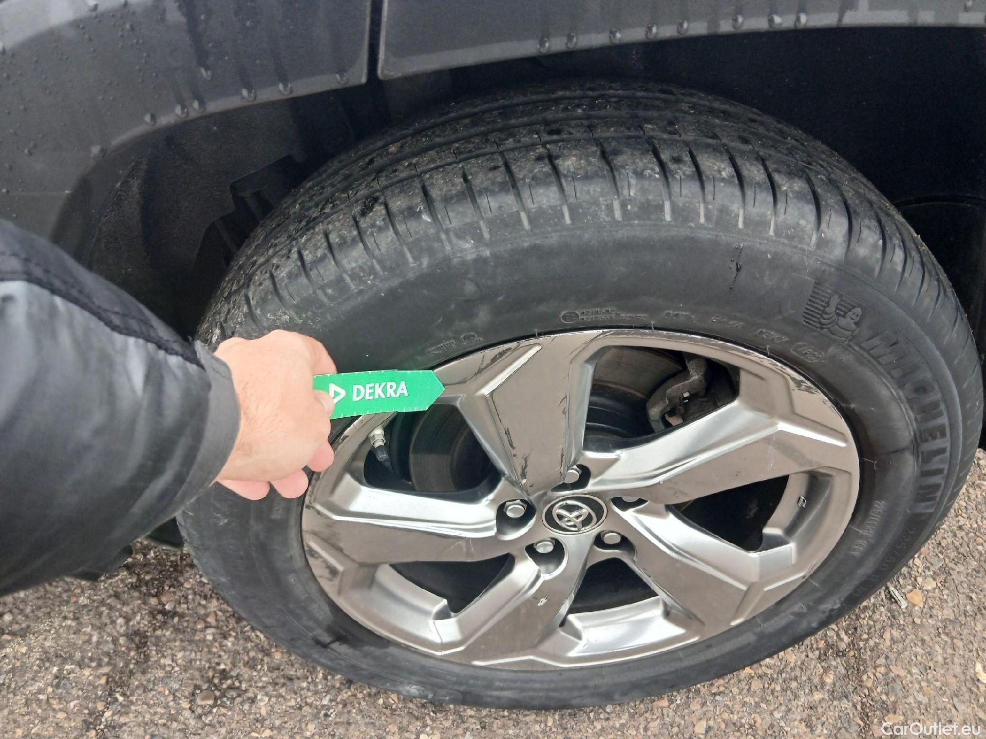  Toyota  RAV4 TOYOTA  / 2018 / 5P / todoterreno 2.5l Advance #15