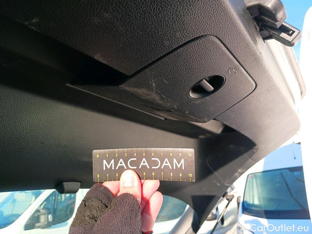  Volkswagen  Golf  VOLKSWAGEN / 2016 / 5P / berlina con portón Last Edition 1.6 TDI 85kW (115CV) #11