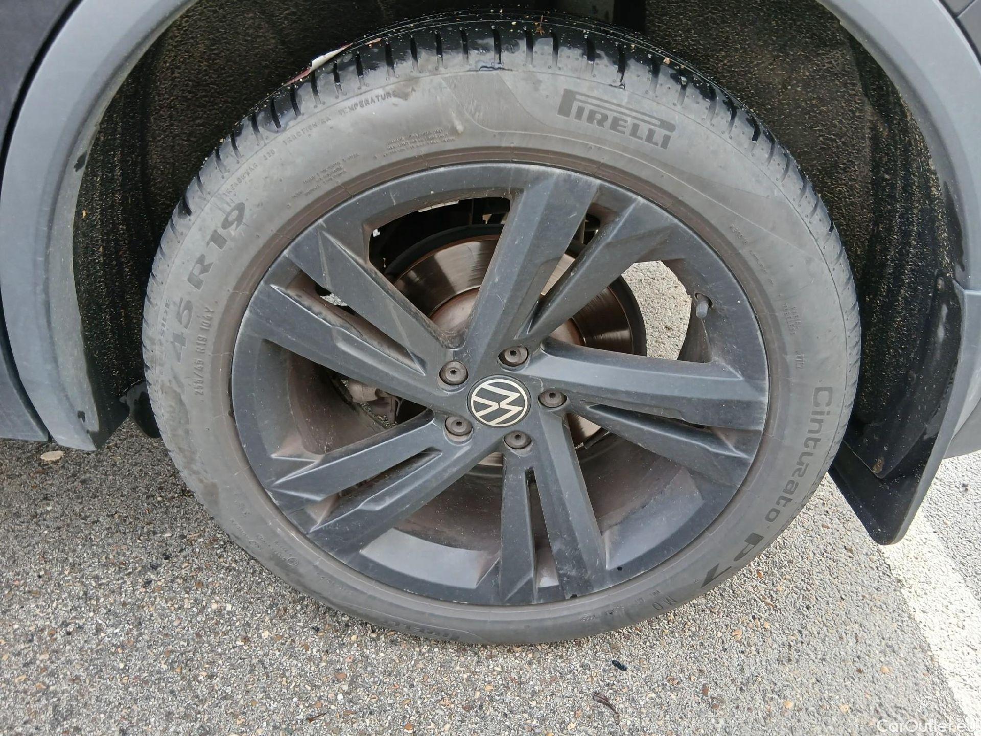  Volkswagen  Tiguan VOLKSWAGEN  / 2020 / 5P / todoterreno R-Line 2.0 TDI 110kW (150CV) DSG #17