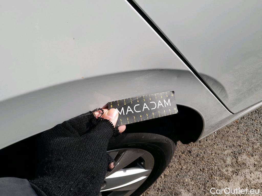  Volkswagen  Golf  VOLKSWAGEN / 2020 / 5P / berlina con portón Life 2.0 TDI 85kW (115CV) #3