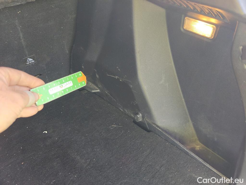  Peugeot  2008 PEUGEOT  / 2019 / 5P / todoterreno Allure BlueHDI 81kW (110CV) #15