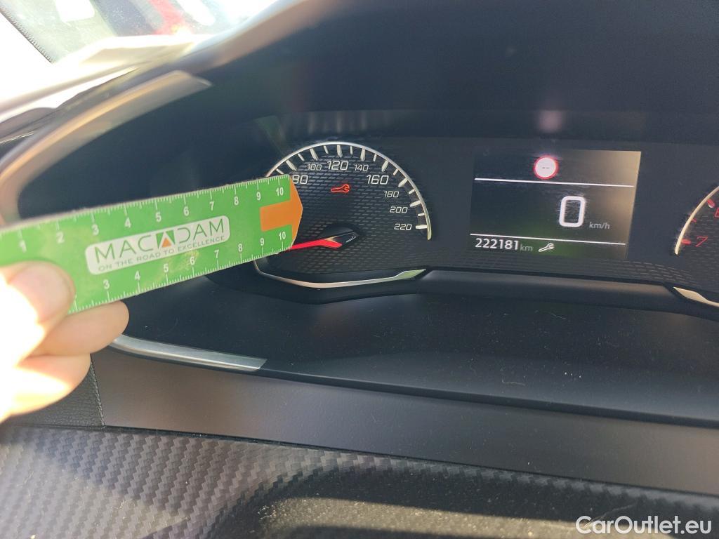  Peugeot  2008 PEUGEOT  / 2019 / 5P / todoterreno Allure BlueHDI 81kW (110CV) #32