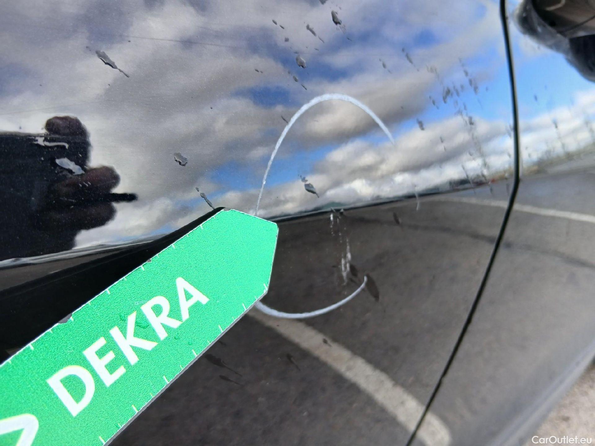  Volkswagen  Tiguan VOLKSWAGEN  / 2020 / 5P / todoterreno R-Line 2.0 TDI 110kW (150CV) DSG #35