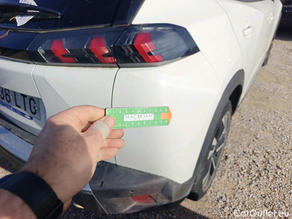  Peugeot  2008 PEUGEOT  / 2019 / 5P / todoterreno Allure BlueHDI 81kW (110CV) #22