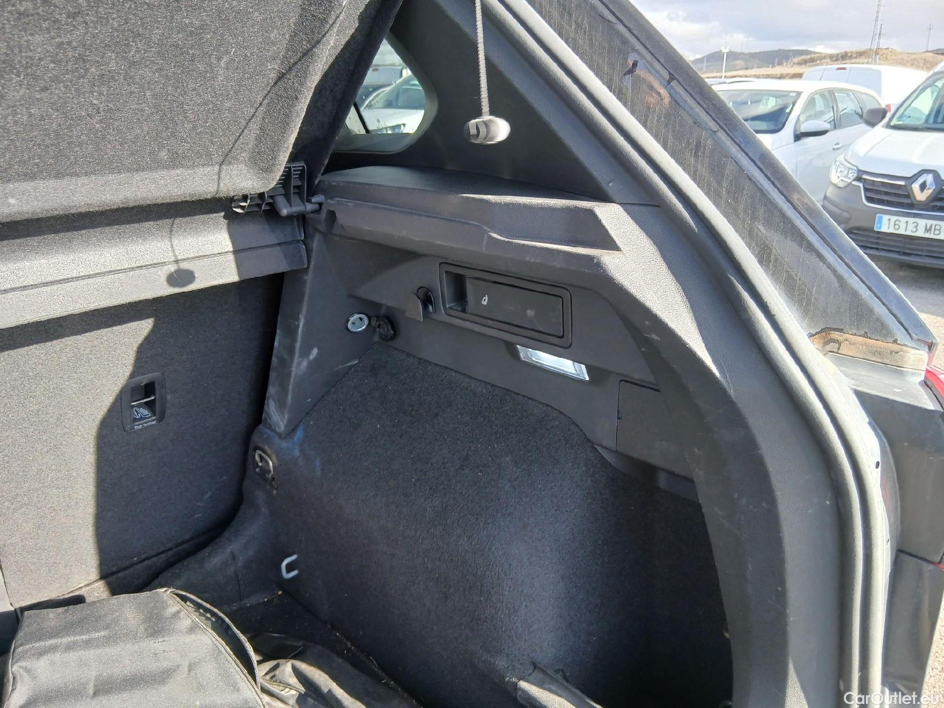  Volkswagen  Tiguan VOLKSWAGEN  / 2020 / 5P / todoterreno R-Line 2.0 TDI 110kW (150CV) DSG #41