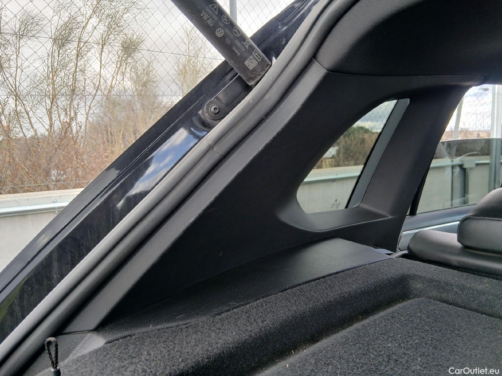  Volkswagen  Tiguan VOLKSWAGEN  / 2020 / 5P / todoterreno R-Line 2.0 TDI 110kW (150CV) DSG #30