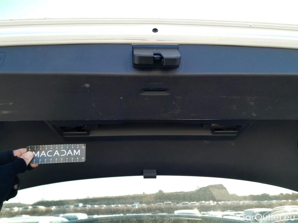  Volkswagen  Golf  VOLKSWAGEN / 2020 / 5P / berlina con portón Life 2.0 TDI 85kW (115CV) #8