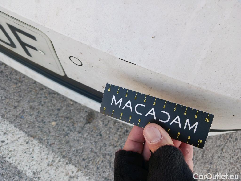  Volkswagen  Golf  VOLKSWAGEN / 2016 / 5P / berlina con portón Last Edition 1.6 TDI 85kW (115CV) #13