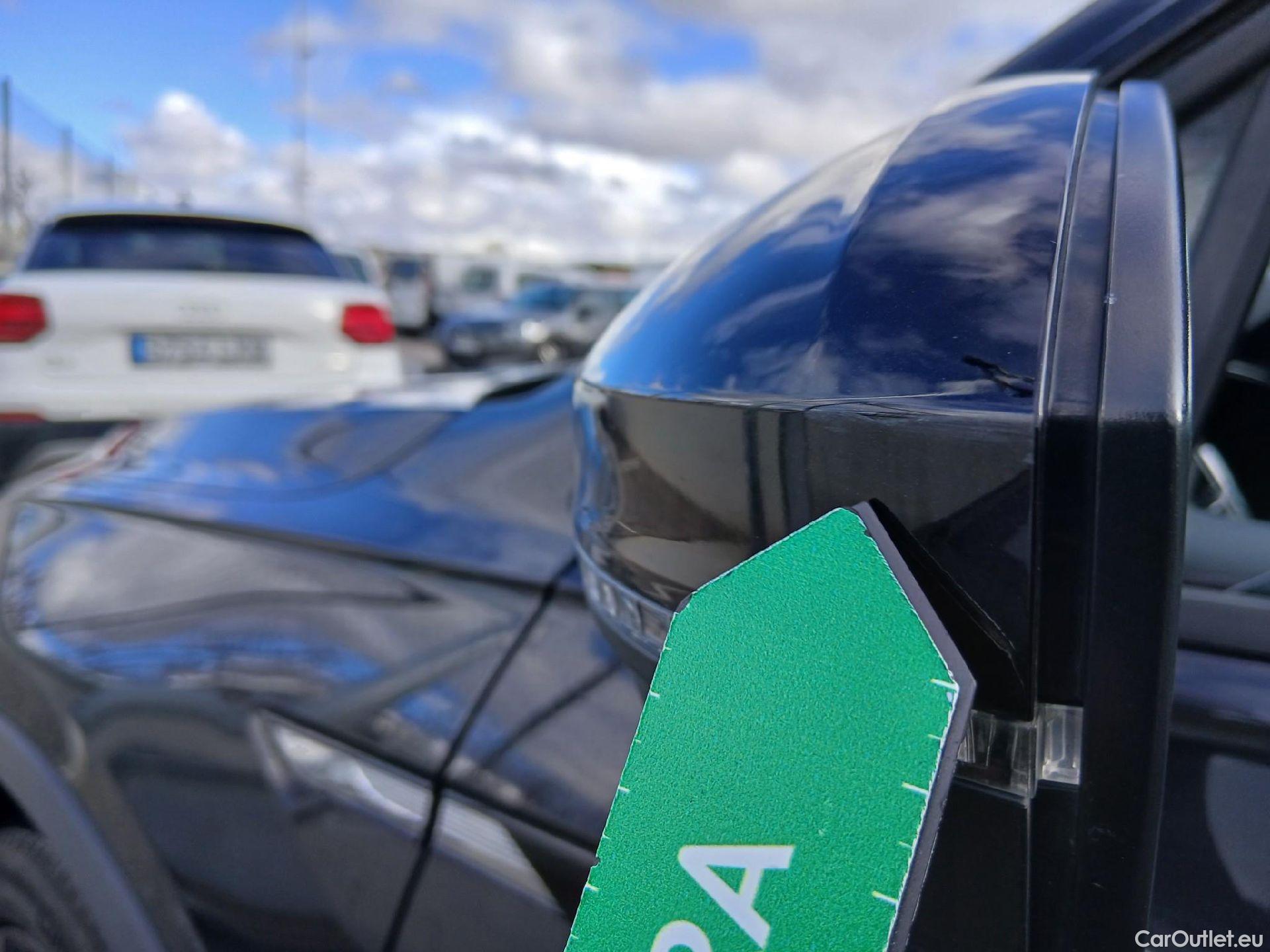  Volkswagen  Tiguan VOLKSWAGEN  / 2020 / 5P / todoterreno R-Line 2.0 TDI 110kW (150CV) DSG #11