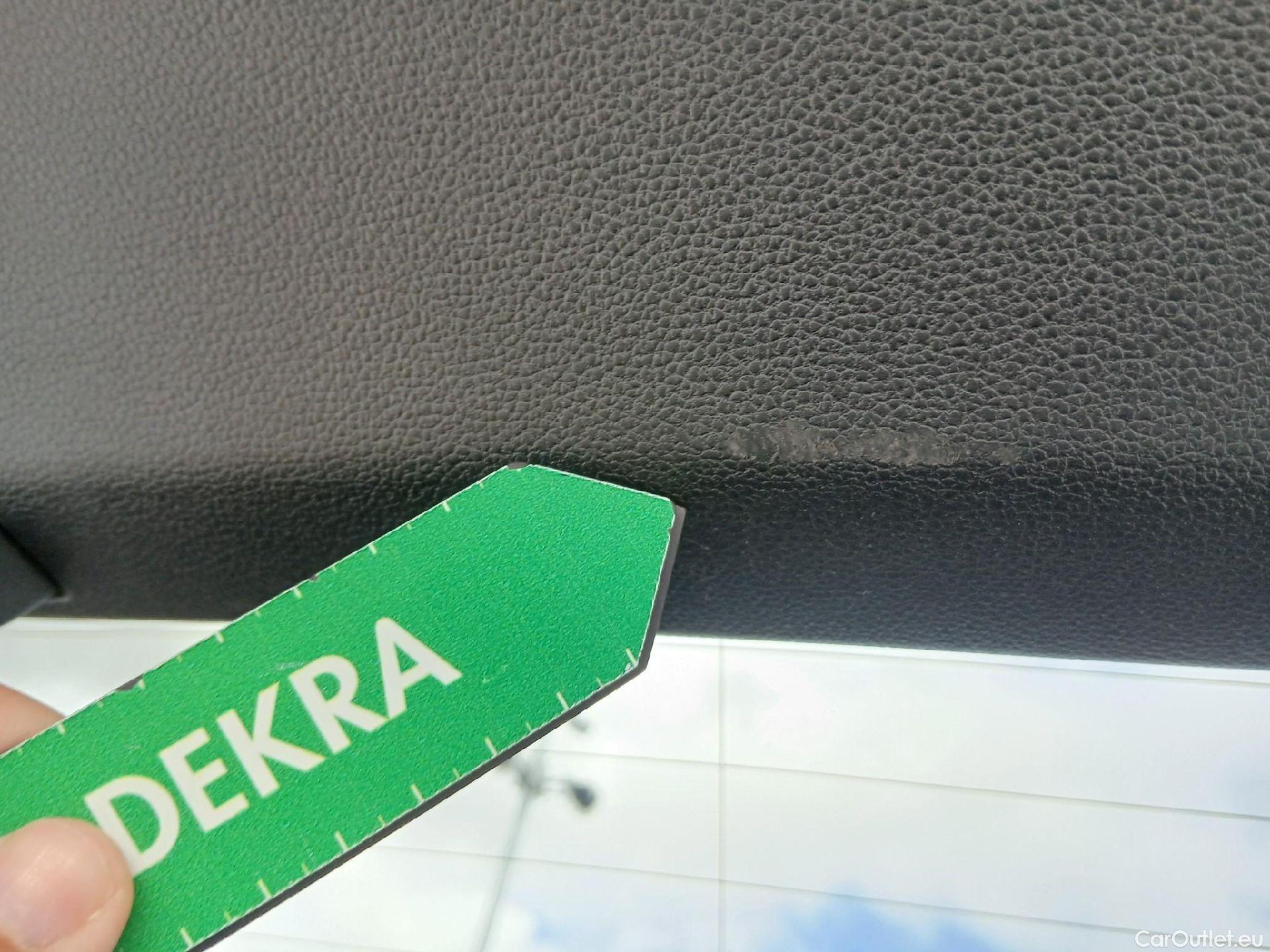  Volkswagen  Tiguan VOLKSWAGEN  / 2020 / 5P / todoterreno R-Line 2.0 TDI 110kW (150CV) DSG #33