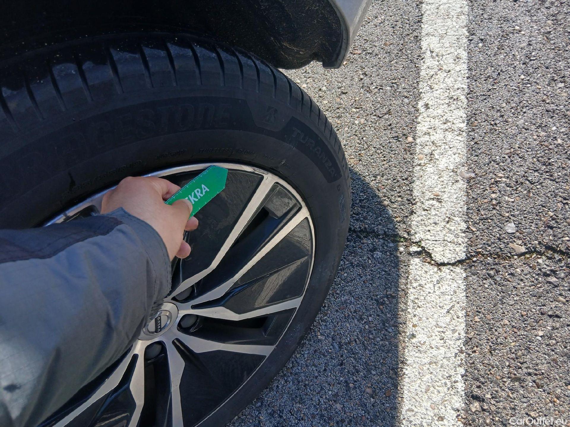  Volvo  XC90 VOLVO  / 2019 / 5P / todoterreno 2.0 B5 D AWD Momentum Pro Auto #7