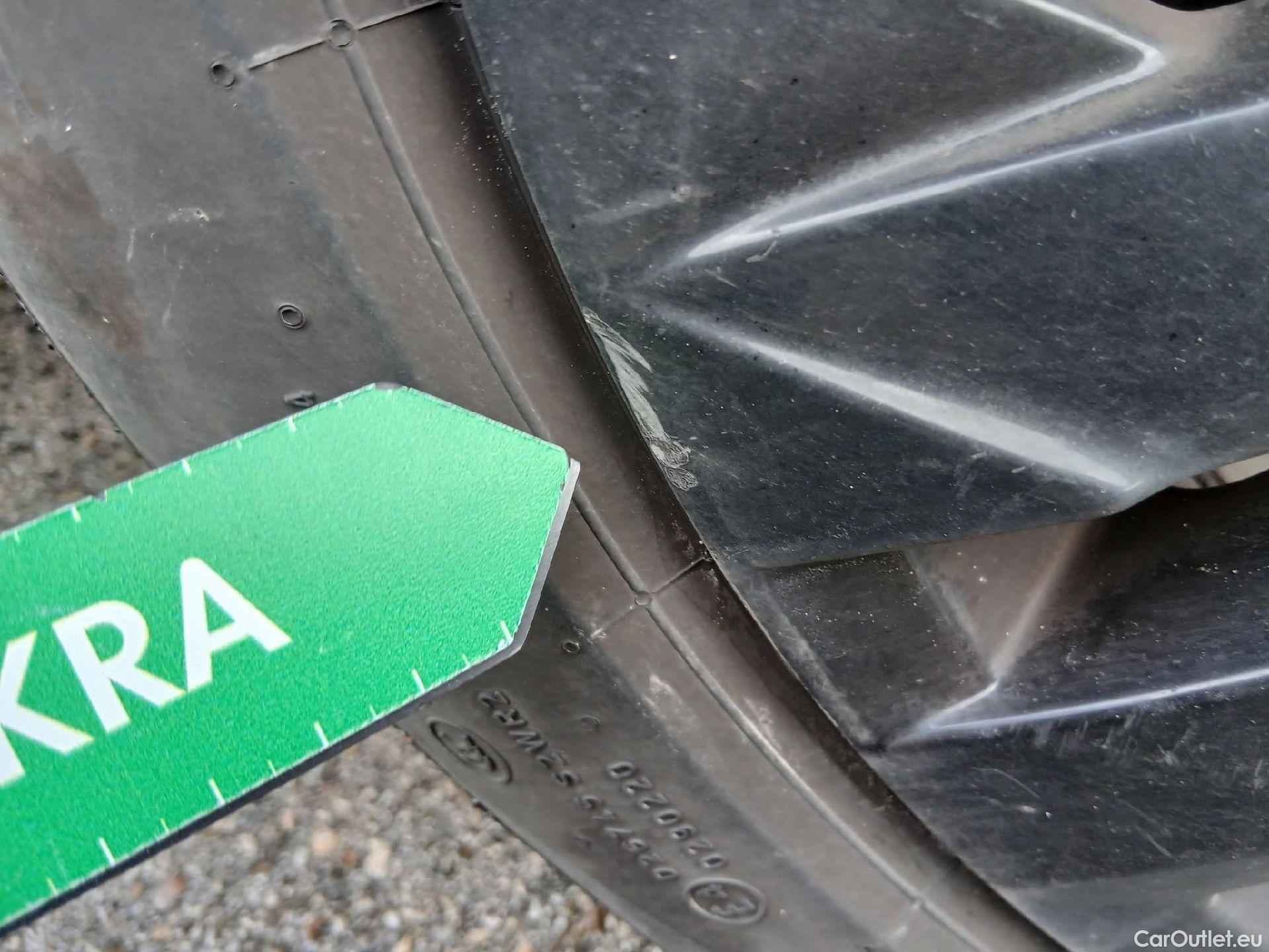  Volkswagen  Tiguan VOLKSWAGEN  / 2020 / 5P / todoterreno R-Line 2.0 TDI 110kW (150CV) DSG #16