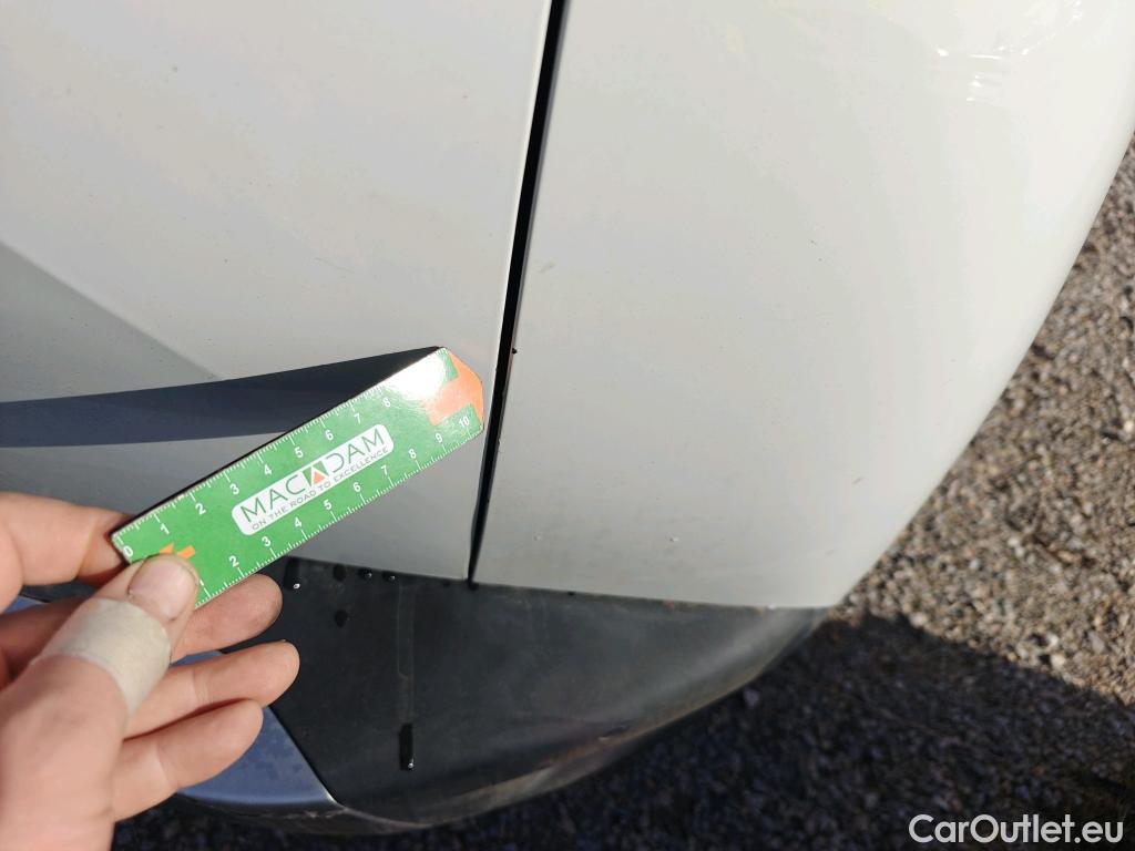  Peugeot  2008 PEUGEOT  / 2019 / 5P / todoterreno Allure BlueHDI 81kW (110CV) #24