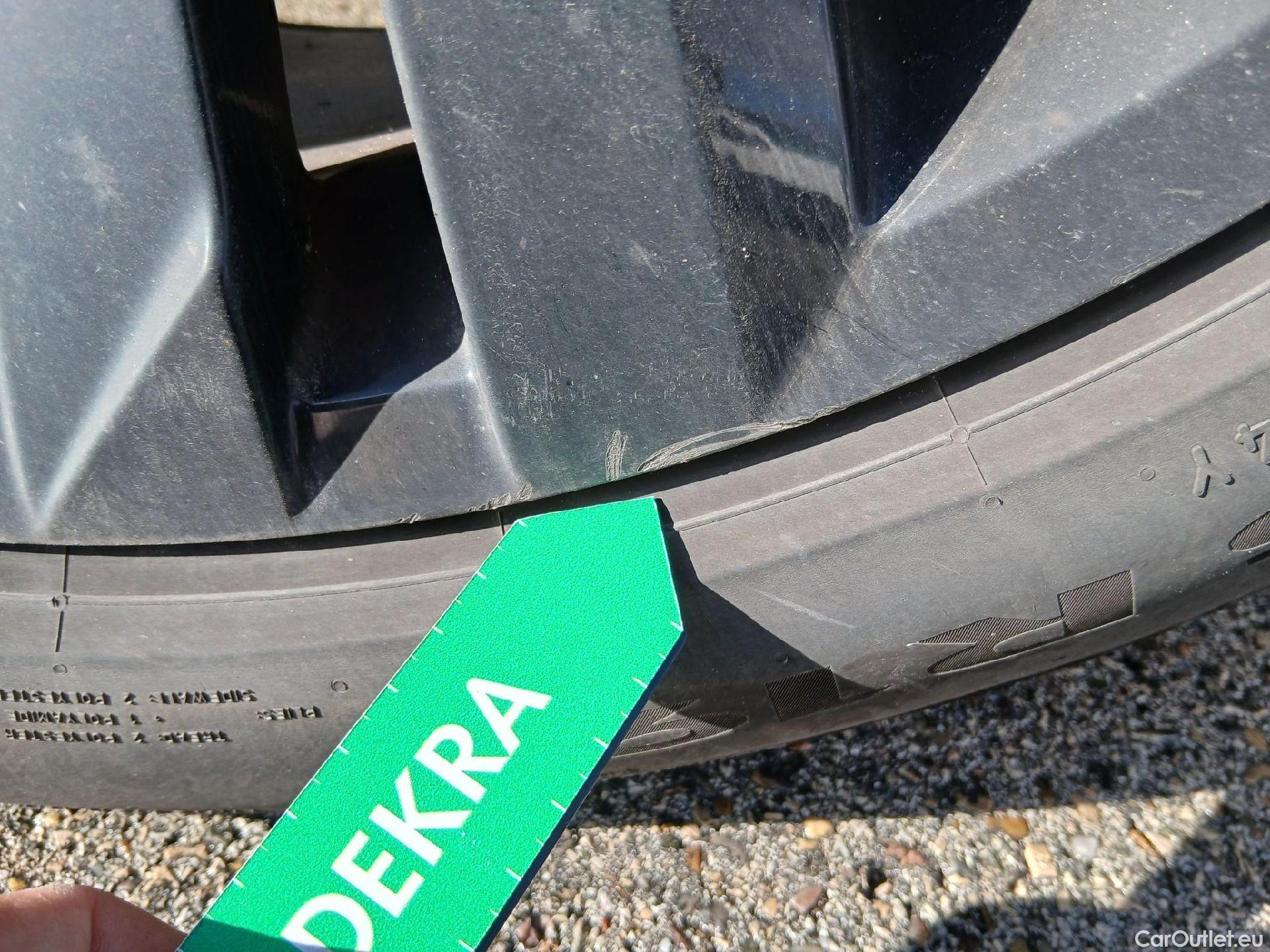  Volkswagen  Tiguan VOLKSWAGEN  / 2020 / 5P / todoterreno R-Line 2.0 TDI 110kW (150CV) DSG #44