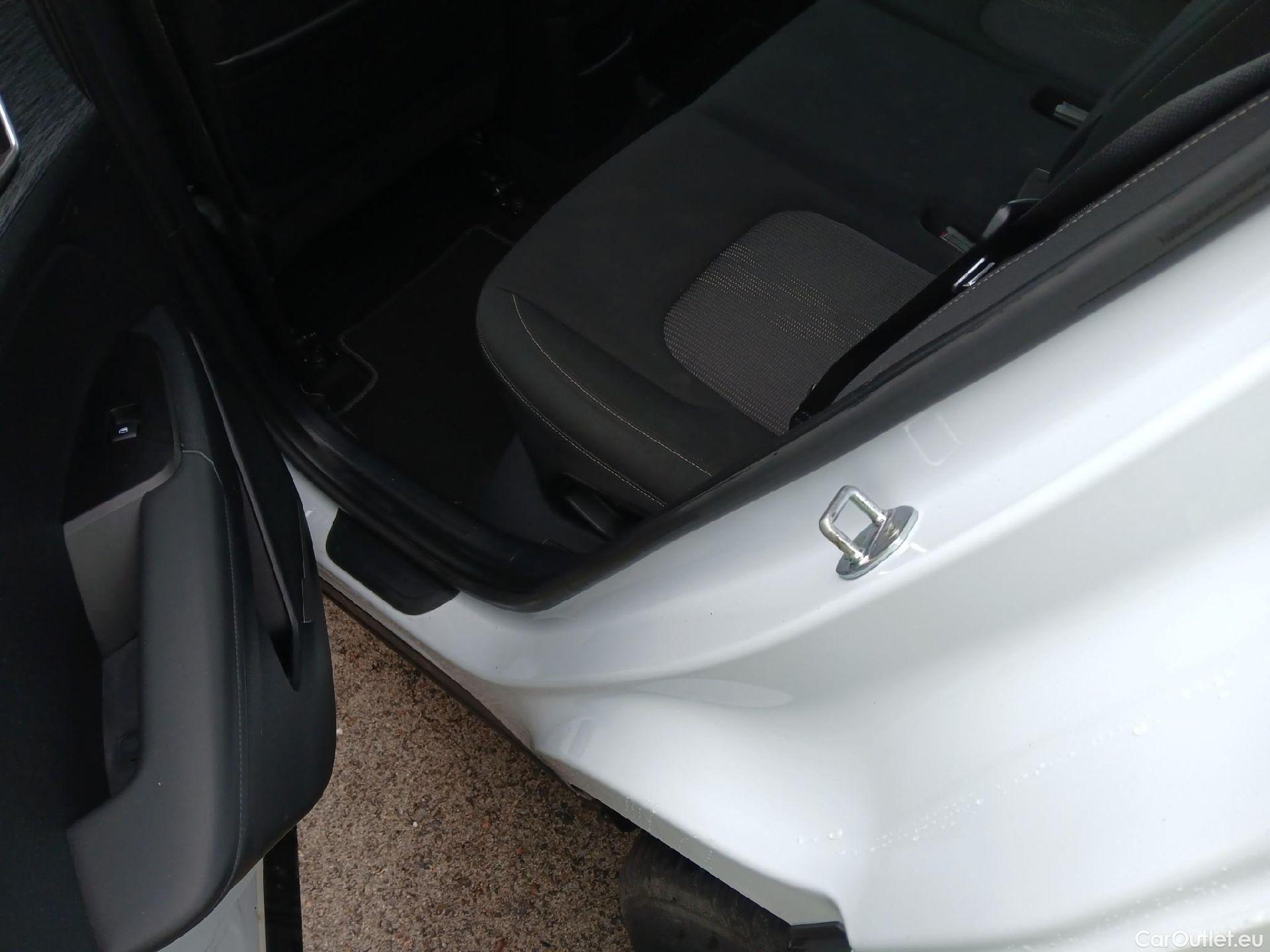  KIA  Sportage KIA  / 2022 / 5P / todoterreno 1.6 T-GDi 110kW (150CV) Drive 4x2 (AC2) #14