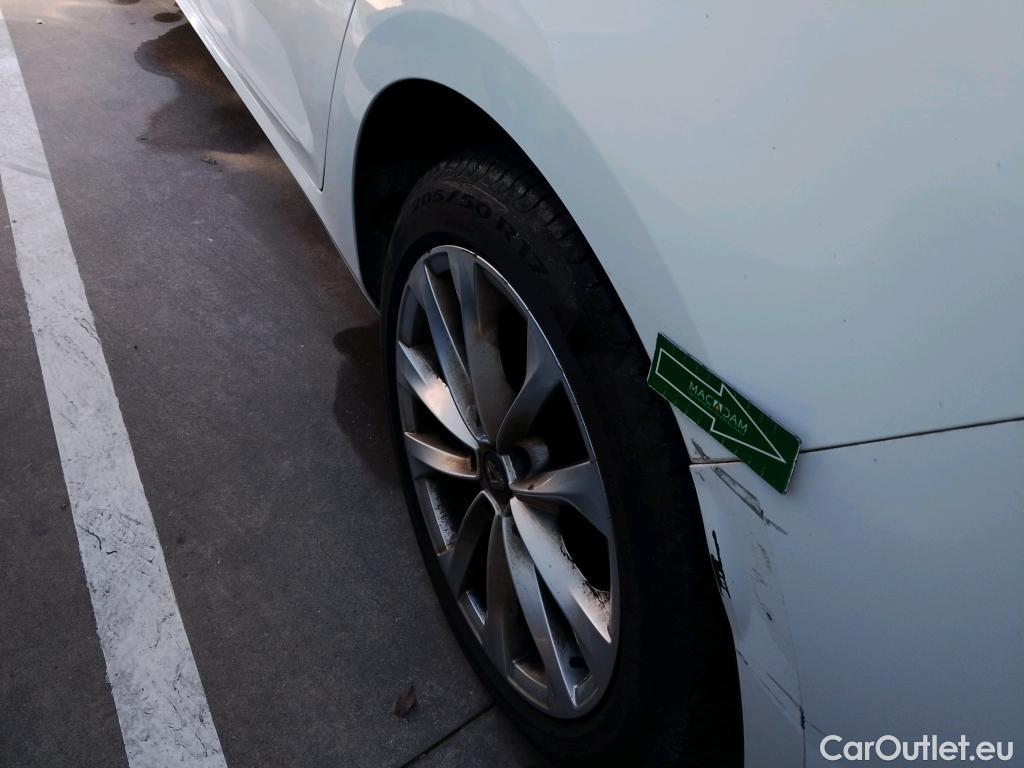  Renault  Megane RENAULT Mégane / 2015 / 5P / familiar Sp. Tourer Zen En. dCi 81kW (110CV) #7