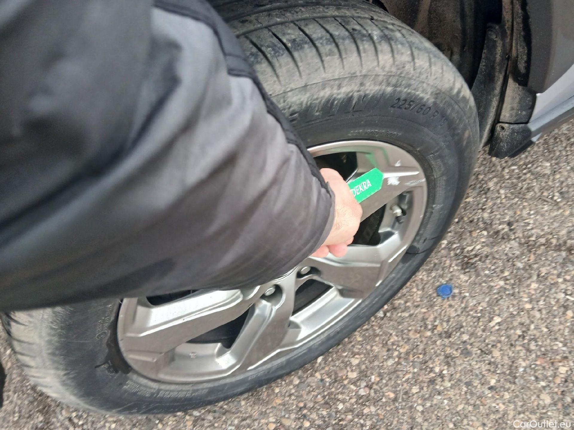  Toyota  RAV4 TOYOTA  / 2018 / 5P / todoterreno 2.5l Advance #25