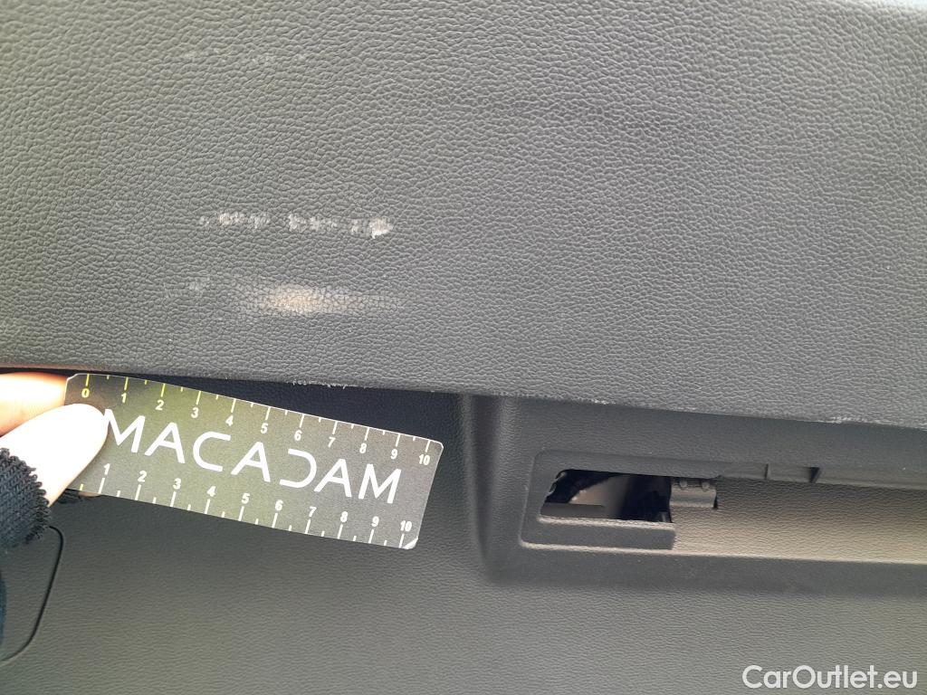  Volkswagen  Golf  VOLKSWAGEN / 2020 / 5P / berlina con portón Life 2.0 TDI 85kW (115CV) #9