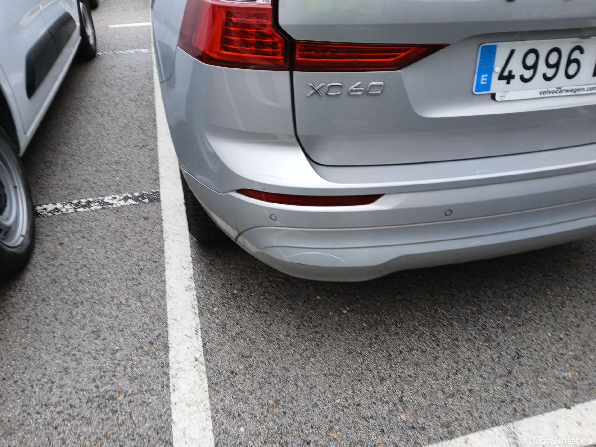  Volvo  XC60 VOLVO  / 2017 / 5P / todoterreno 2.0 B4 D Momentum Pro Auto #3