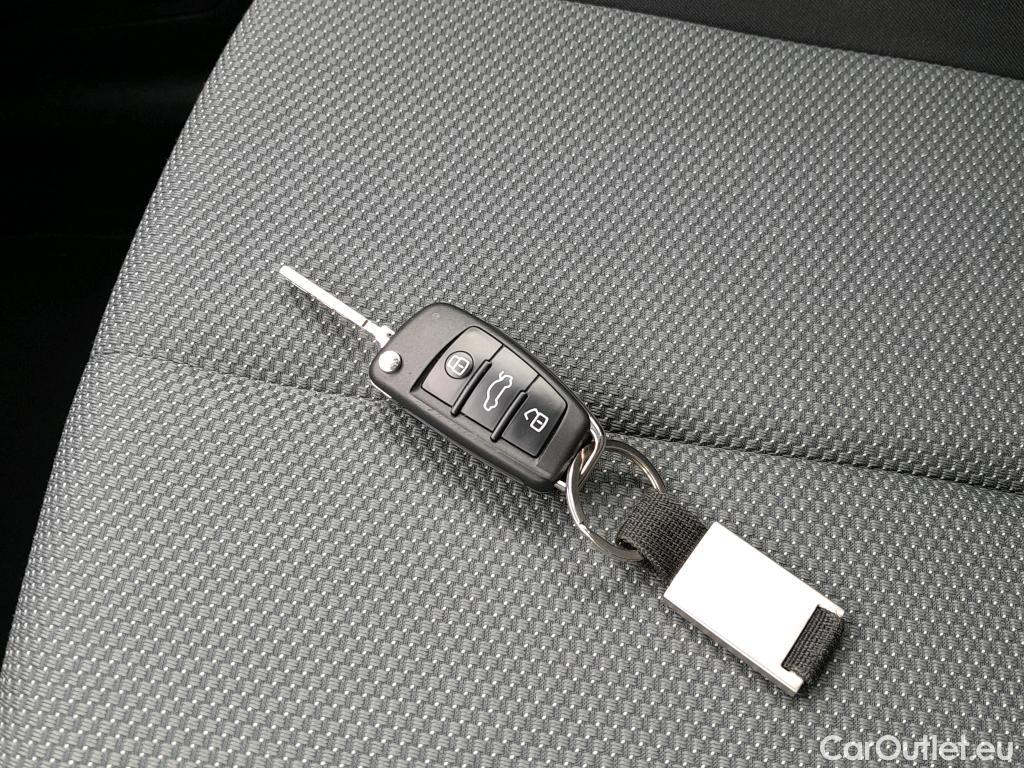  Audi  Q2 AUDI  / 2016 / 5P / todoterreno Design 30 TDI 85kW (116CV) S tronic #2