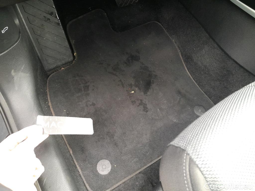  Audi  Q2 AUDI  / 2016 / 5P / todoterreno Design 30 TDI 85kW (116CV) S tronic #35