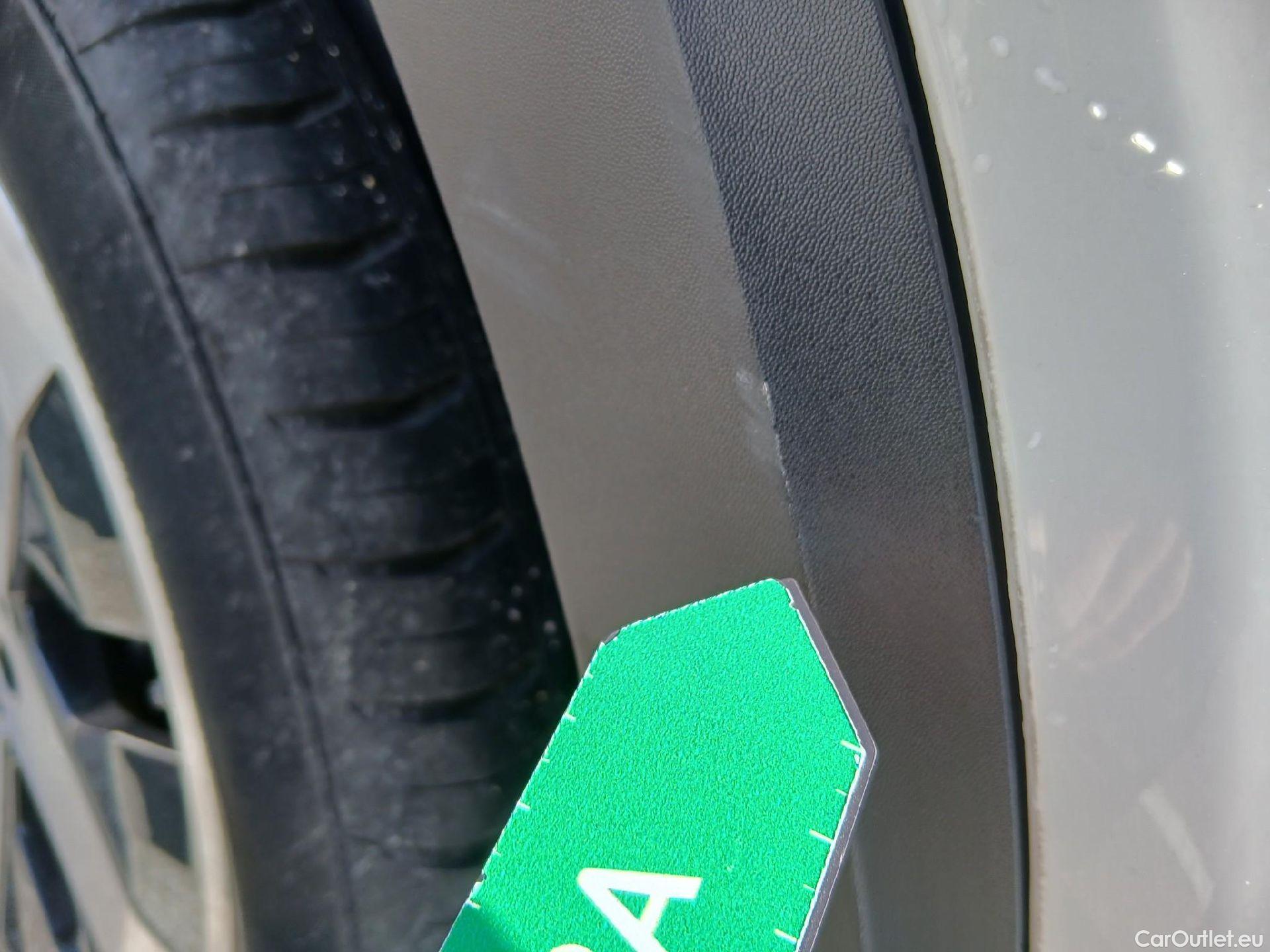  Mercedes  GLB MERCEDES-BENZ  / 2019 / 5P / todoterreno 2.0  200 D 4MATIC DCT 110KW (150CV) #25