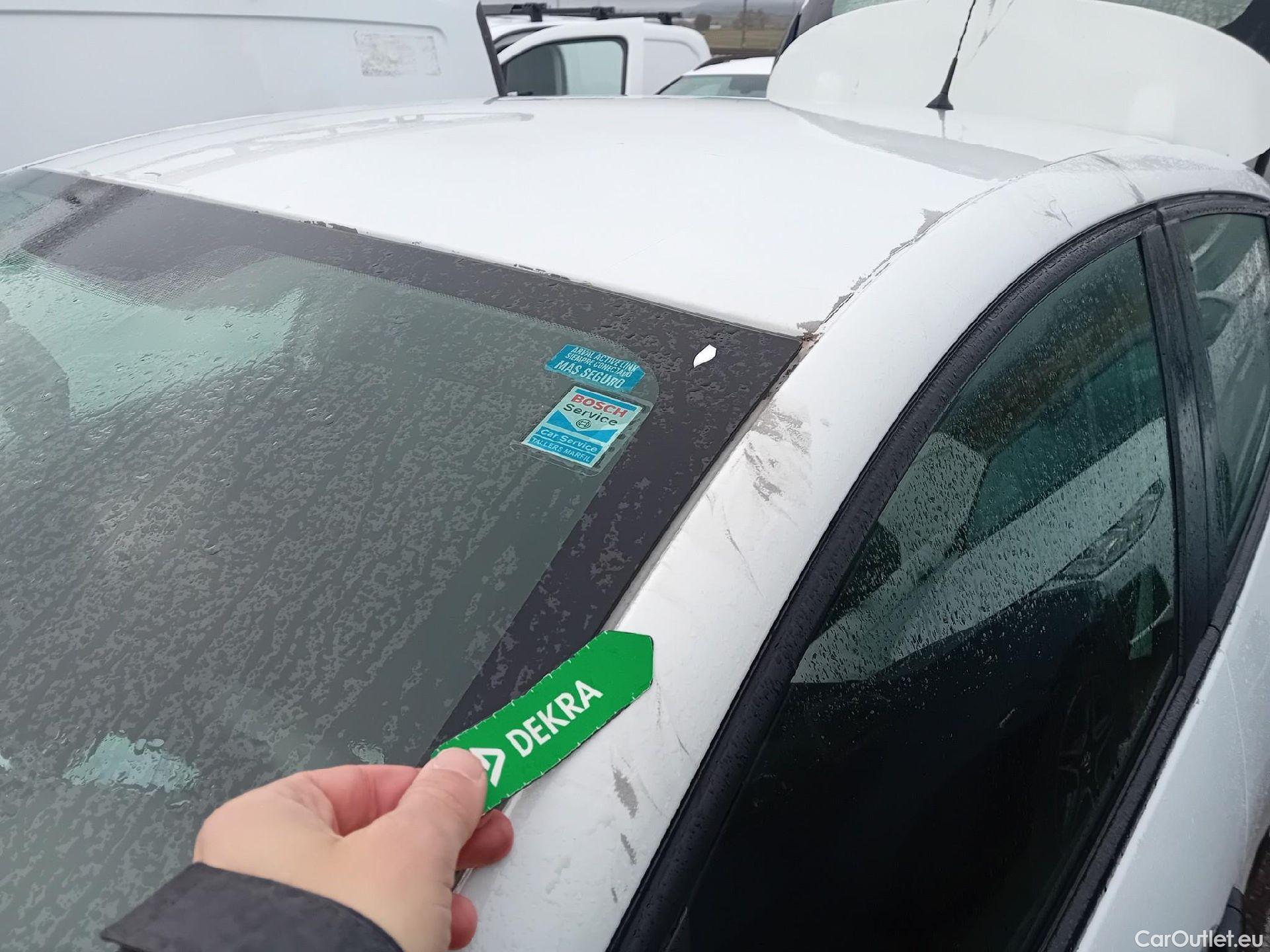  Renault  Clio RENAULT  / 2016 / 5P / berlina con portón Business TCe 66kW (90CV) GLP -18 #7